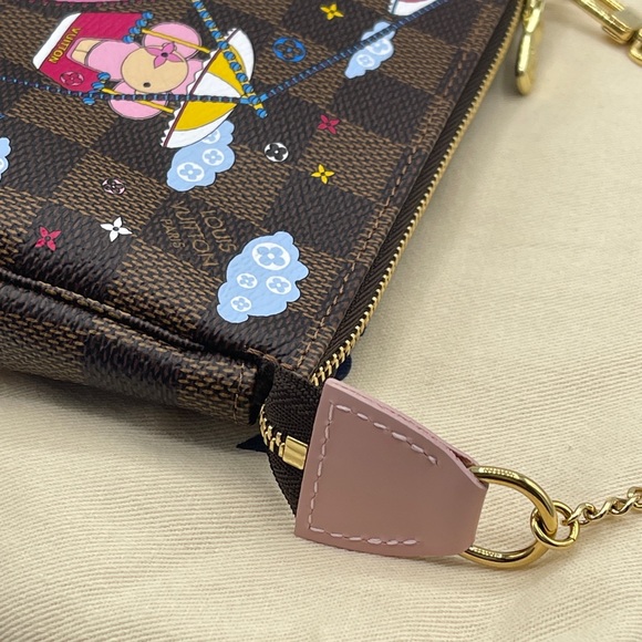 Louis Vuitton Christmas 2020 Pochette Mini Accessories Damier Ebene Vivienne - Picture 6 of 16
